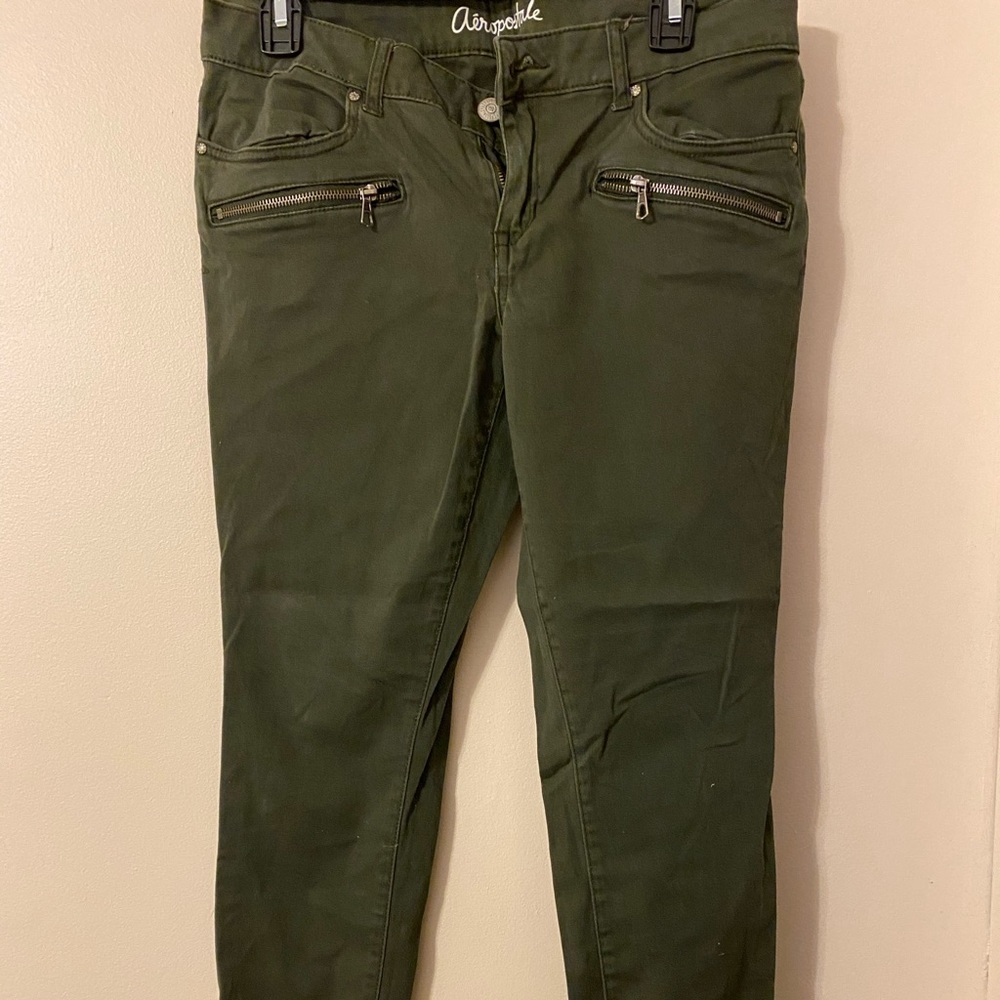 Army green jeans with zipper detailed pockets